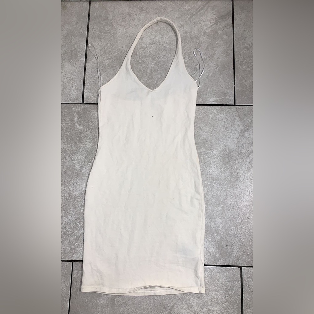 Bodycon round neck dress 🤍